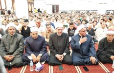 مصلون "أرشيفية"