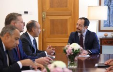لقاء وزيرى الخارجية والبترول مع الرئيس القبرصى