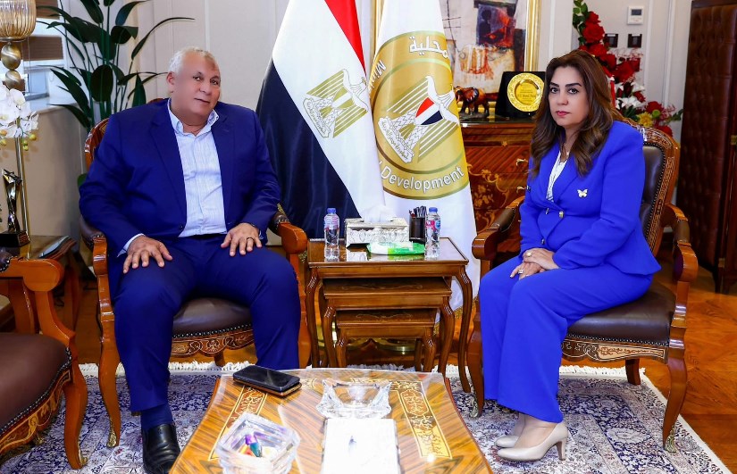 وزيرة التنمية المحلية مع محافظ الوادى الجديد وزيرة التنمية المحلية مع محافظ الوادى الجديد