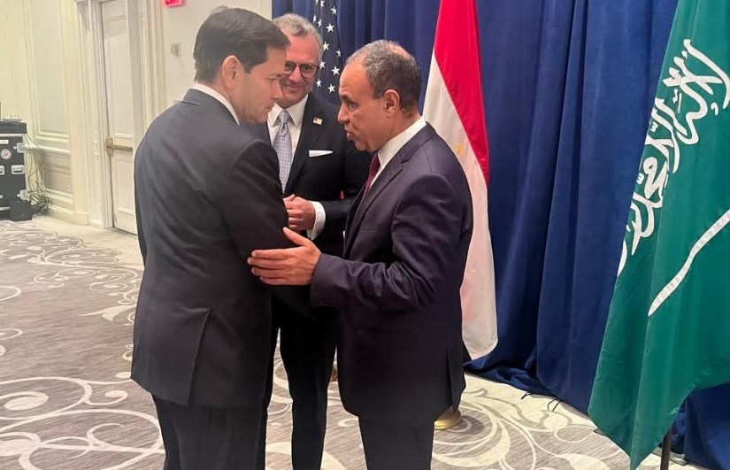 وزير الخارجية مع نظيره الأمريكي وزير الخارجية مع نظيره الأمريكي