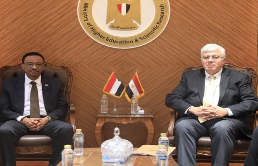 الدكتور أيمن عاشور وزير التعليم العالي الدكتور أيمن عاشور وزير التعليم العالي
