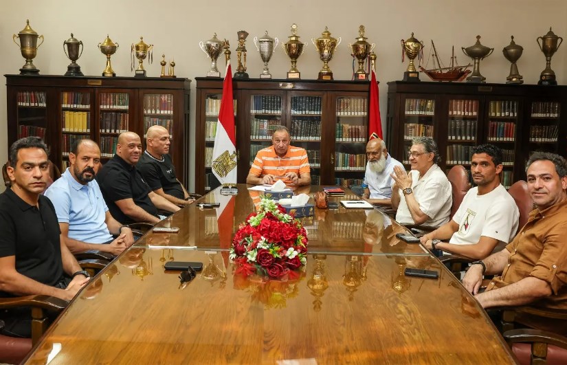 اجتماع الخطيب وجهاز الأهلي المؤقت اجتماع الخطيب وجهاز الأهلي المؤقت