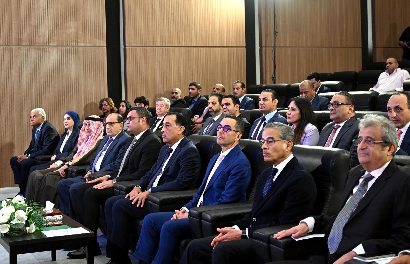 رئيس الوزراء يشهد توقيع عقود "مراسي البحر الأحمر" رئيس الوزراء يشهد توقيع عقود "مراسي البحر الأحمر"