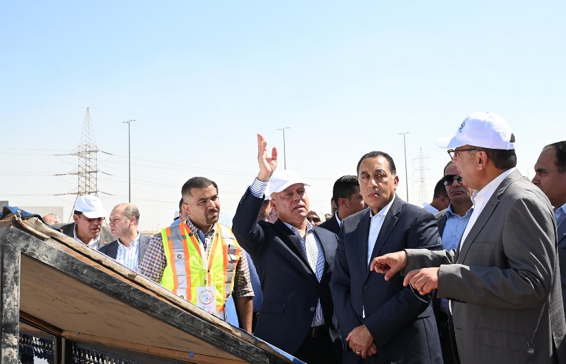 رئيس الوزراء يتفقد مسار الأتوبيس الترددى رئيس الوزراء يتفقد مسار الأتوبيس الترددى