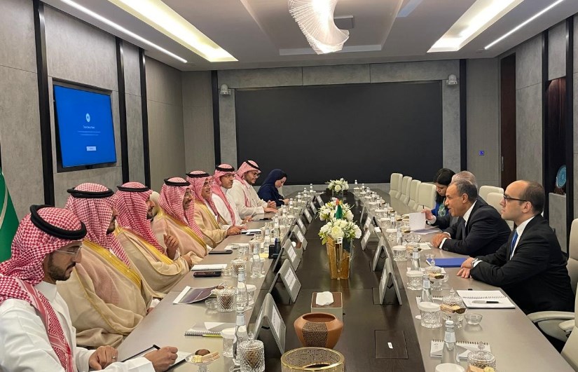 لقاء وزير الخارجية مع وزير الصناعة السعودي لقاء وزير الخارجية مع وزير الصناعة السعودي