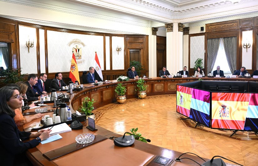 رئيس الوزراء يستقبل ملك إسبانيا رئيس الوزراء يستقبل ملك إسبانيا