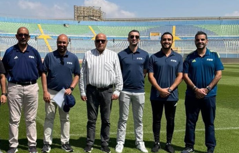 لجنة من فيفا تعاين استاد الدفاع الجوي لجنة من فيفا تعاين استاد الدفاع الجوي