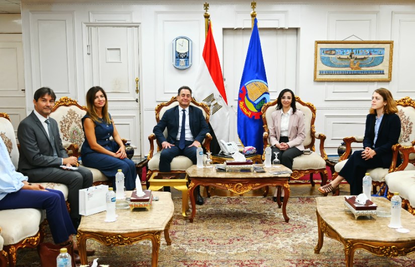 محافظ البحيرة تستقبل السفير الفرنسي والوفد المرافق له محافظ البحيرة تستقبل السفير الفرنسي والوفد المرافق له