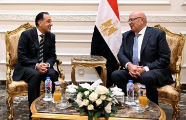 رئيس الوزراء يهنئ المستشار هشام بدوي