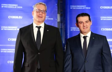 وزير البترول خلال اللقاء 