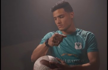 مصطفى العش أساسي في مباراة المصري والزمالك 