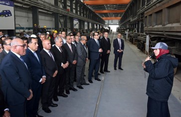 جولة رئيس الوزراء فى مصنع سيماف