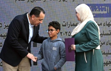 تسليم عقود وحدات سكنية فى الأقصر