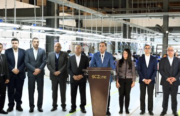 رئيس الوزراء أثناء الإدلاء بتصريحات تليفزيونية