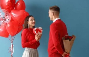 أجمل 25 عبارة تهنئة بعيد الحب 2026 