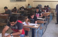 طلاب الصف الثاني الثانوي 