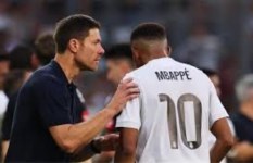 مبابي وألونسو 