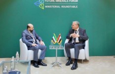 وزير البترول خلال اللقاء