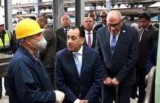 حوار رئيس الوزراء مع العاملين بمصنع سيماف