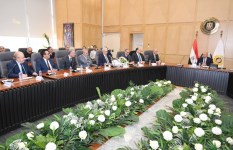 اجتماع كامل غالوزير مع اتحاد الصناعات