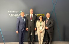 اجتماع وزير البترول مع شركة بيكر هيوز العالمية