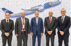 قيادات مصر للطيران مع وزير السياحة والاثار