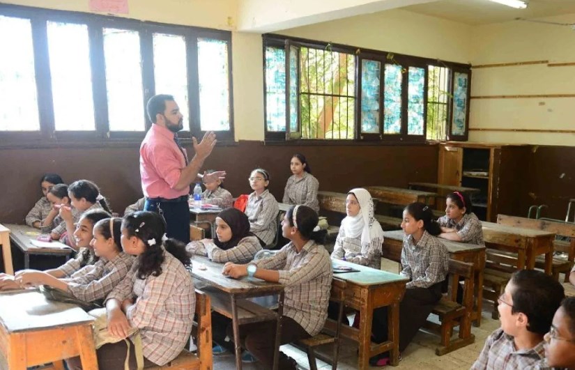 معلم بالحصة 