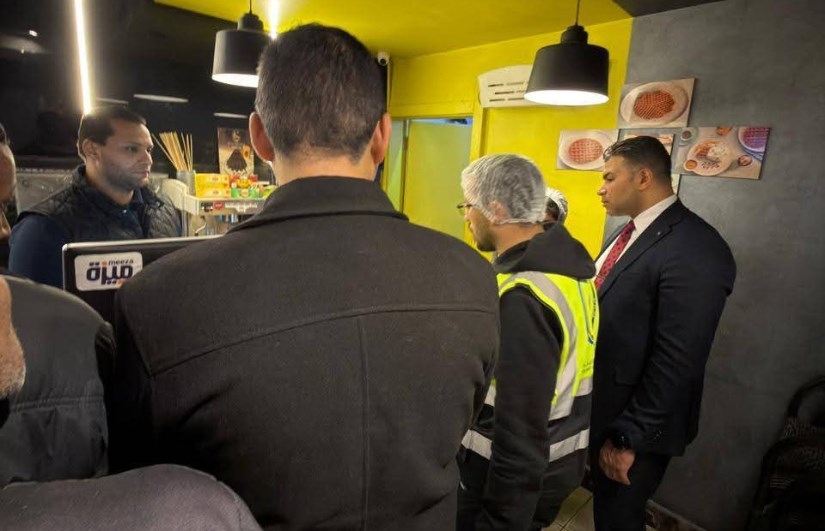 غلق وتشميع المحالات المخالفة