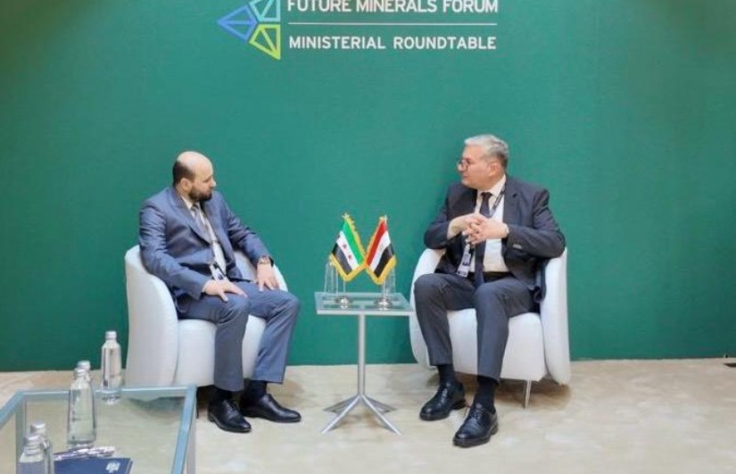 وزير البترول خلال اللقاء