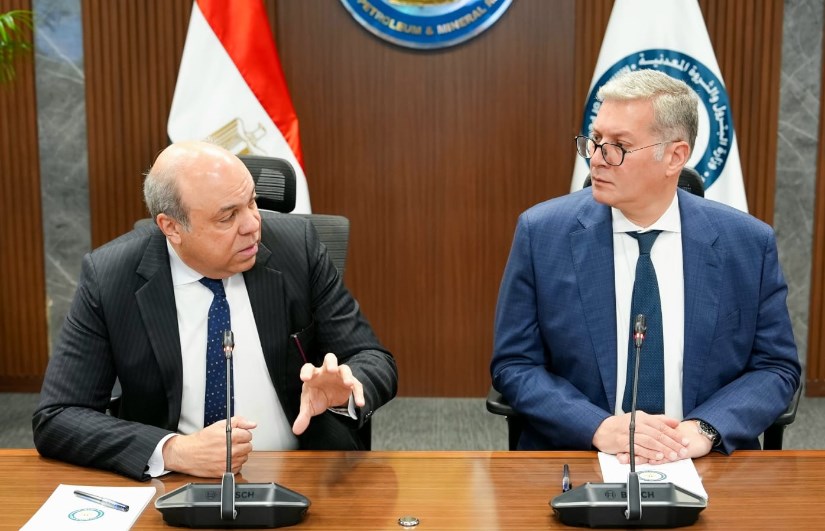وزير البترول خلال اللقاء