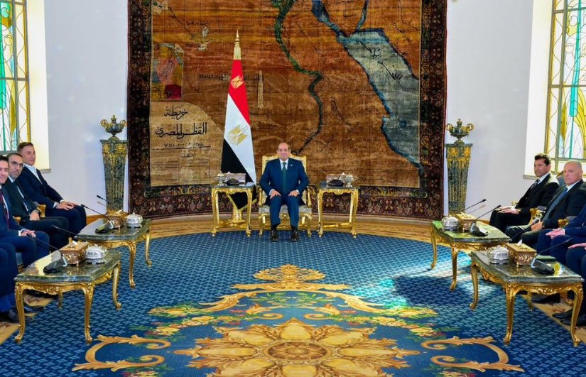 استقبال رئيس الجمهورية وفد الاتحاد الدولى لكرة القدم