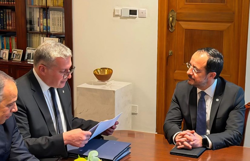 اقاء وزير البترول مع رئيس قبرص