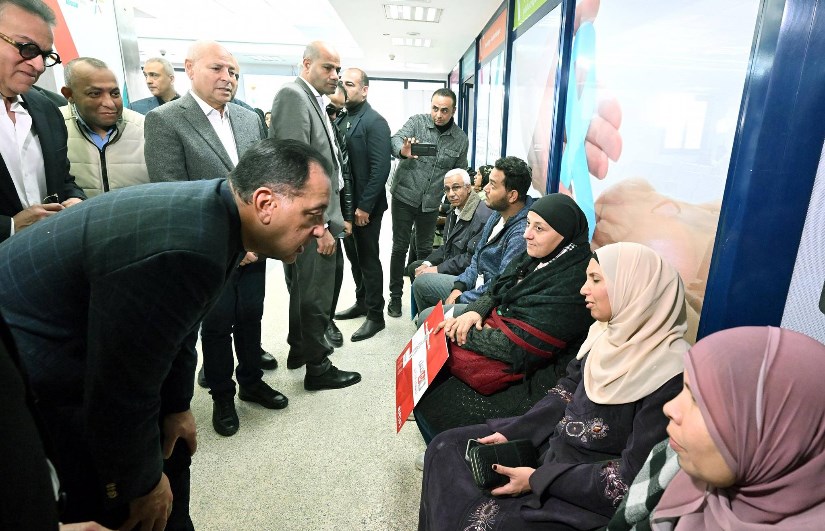 حوار رئيس الوزراء مع المرضى بمستشفى دار السلام