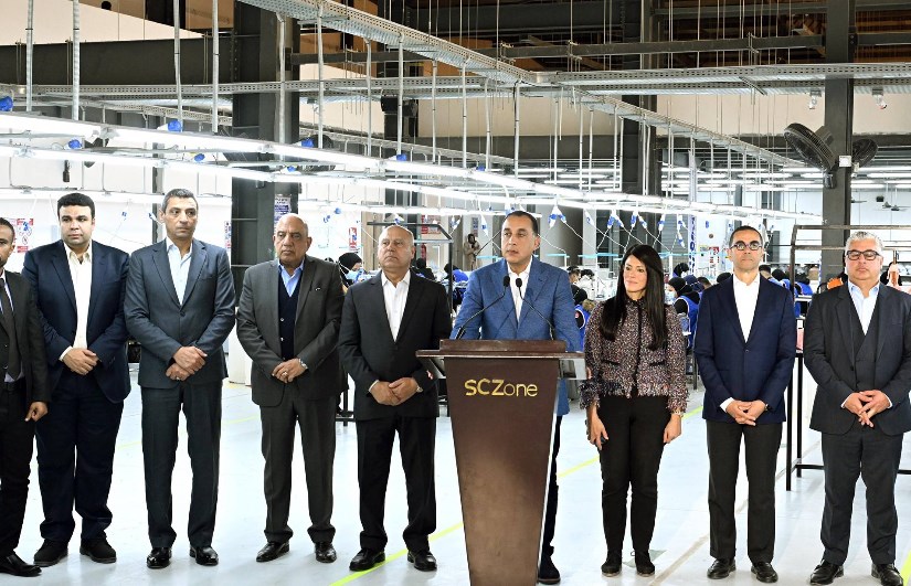 رئيس الوزراء أثناء الإدلاء بتصريحات تليفزيونية