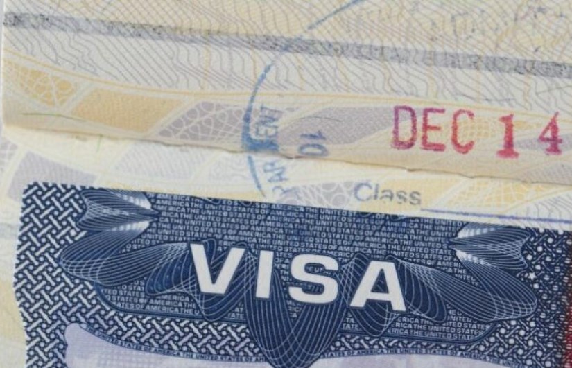 تعليق تأشيرة دخول الولايات المتحدة الاميركية