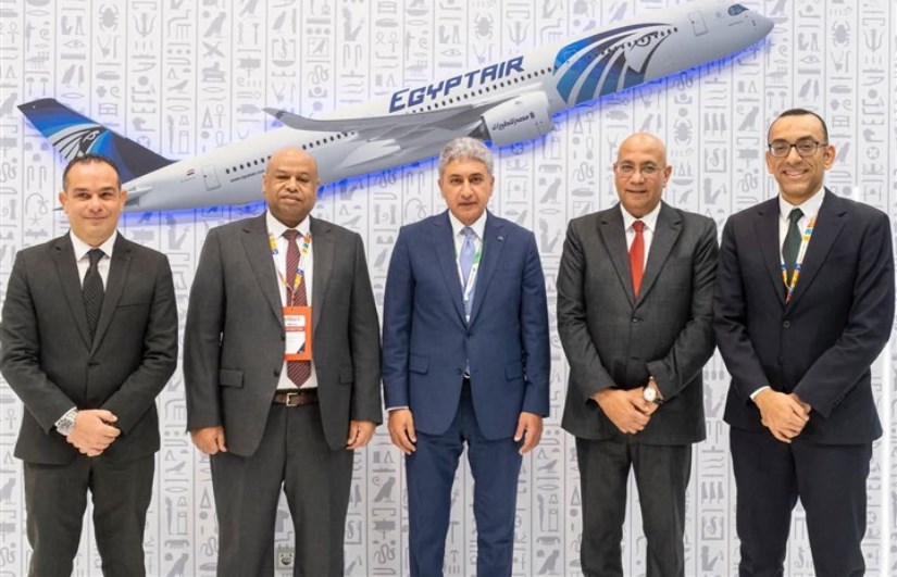 قيادات مصر للطيران مع وزير السياحة والاثار