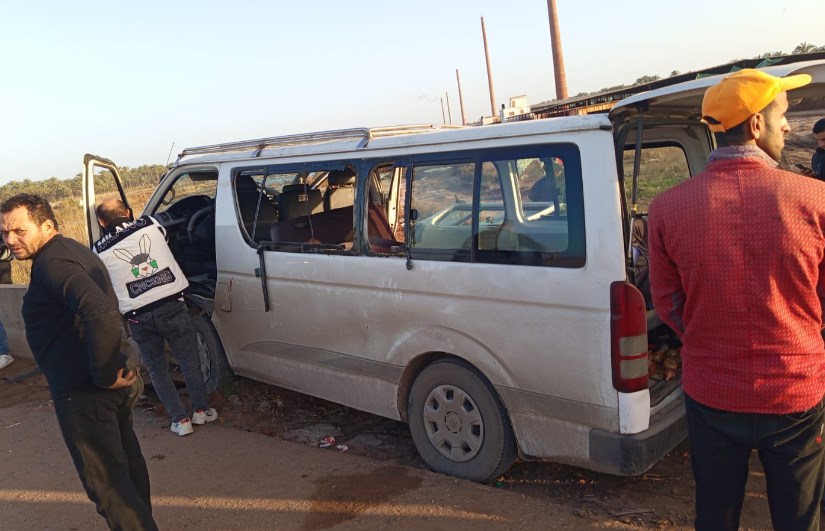 انقلاب سيارة ميكروباص بالبحيرة 