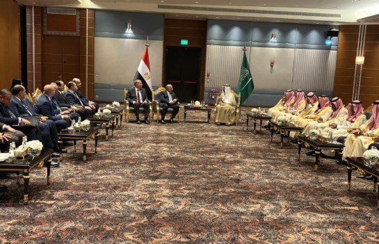 صورة خلال الاجتماع