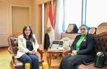 وزيرة الإسكان مع رئيسة القومي للمرأة