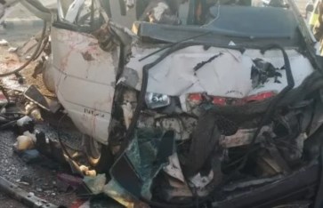 حادث تصادم ميكروباص وتريلا على طريق الضبعة