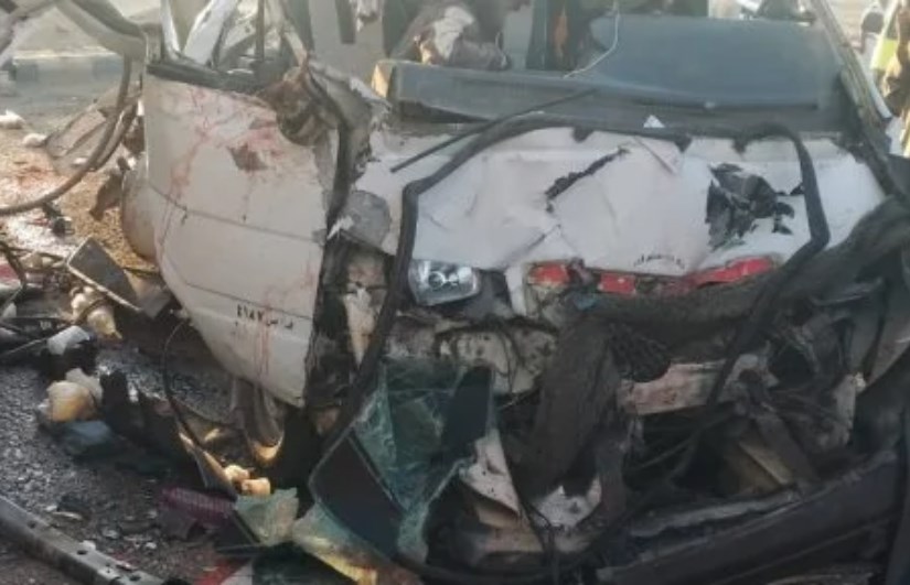 حادث تصادم ميكروباص وتريلا على طريق الضبعة