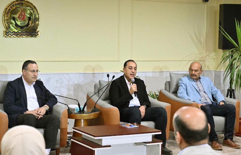 لقاء رئيس الوزراء مع طلاب الجامعة