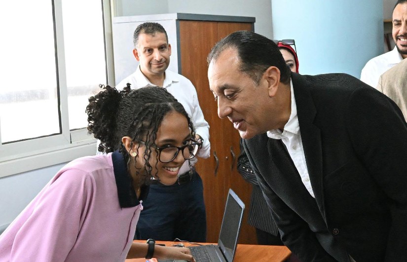 صورة من جولة رئيس الوزراء بمدرسة المتفوقين