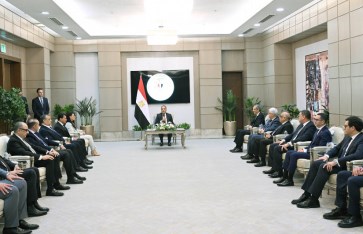 رئيس الوزراء يكرّم الوزراء السابقين