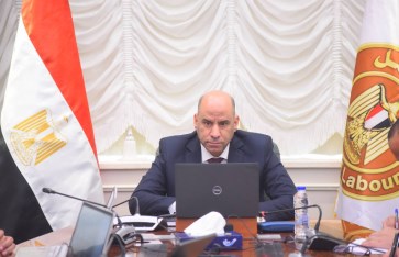 اجتماع وزير العمل مع مديرى المديريات