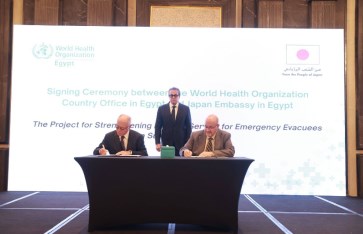 وزير الصحة أثناء توقيع البروتوكول