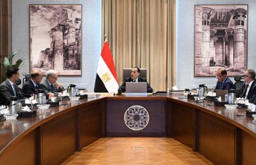 اجتماع رئيس الوزراء مع المجموعة الاقتصادية
