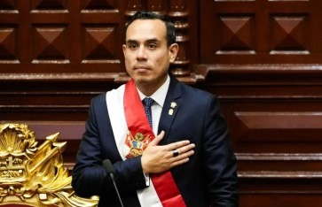 برلمان بيرو يعزل الرئيس بالوكالة خوسيه جيري