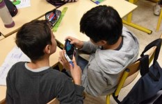 استخدام الهاتف المحمول في المدارس 