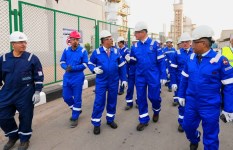 وزير البترول خلال الجولة 